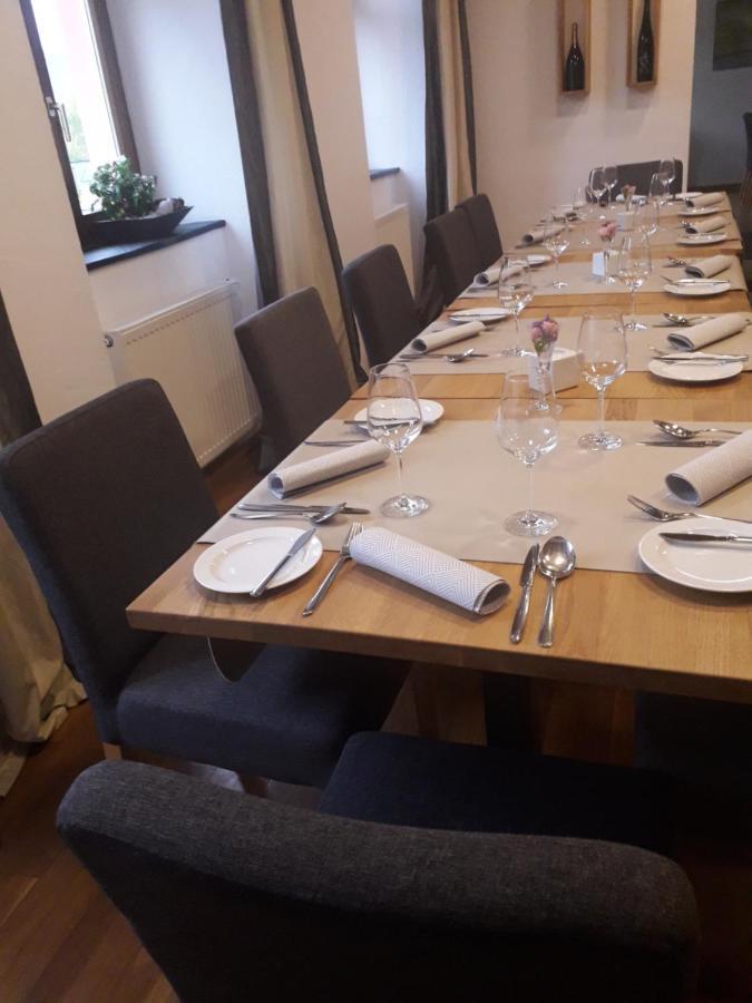 Hotel- Weingut- Moselloreley Piesport Esterno foto