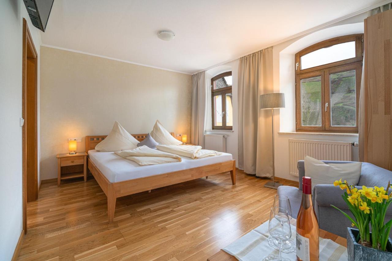 Hotel- Weingut- Moselloreley Piesport Esterno foto